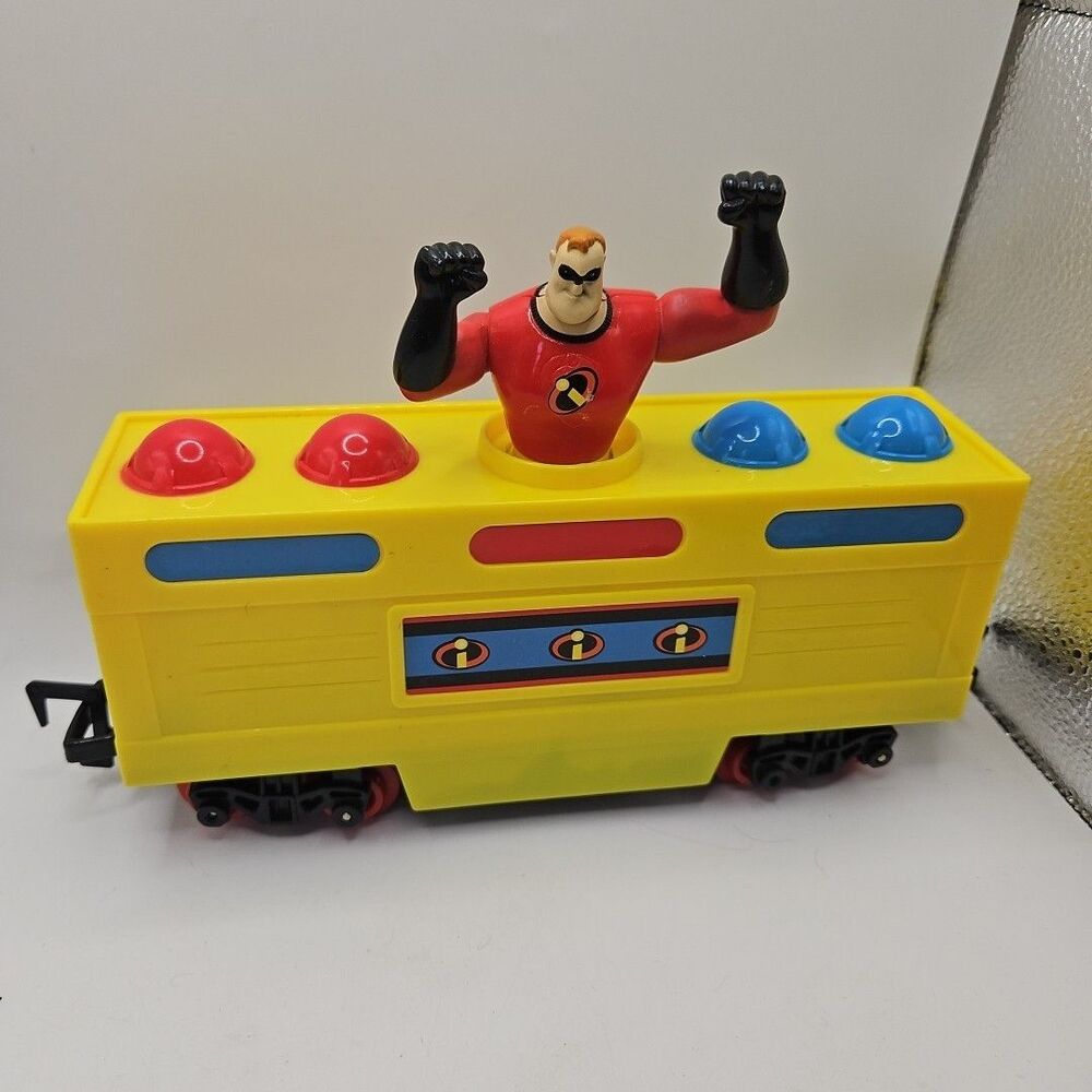 2006 Planet Toys Train Disney Pixar Incredibles Yellow trains Car Replacement